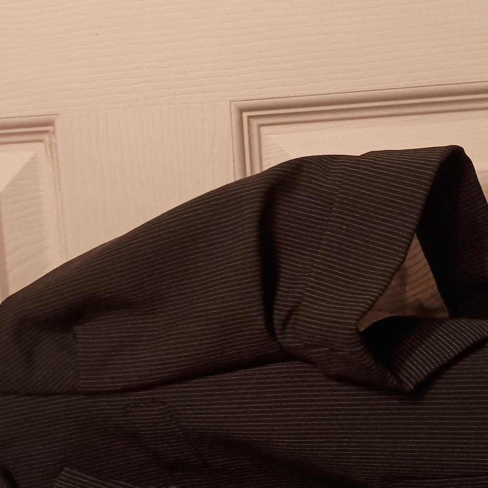 Suit - Picture 4 of 8